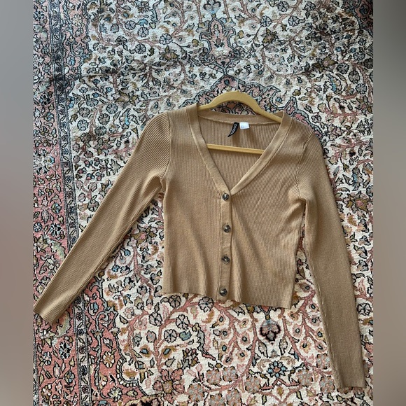 H&M DIVIDED tan colored cardigan. - Picture 3 of 4